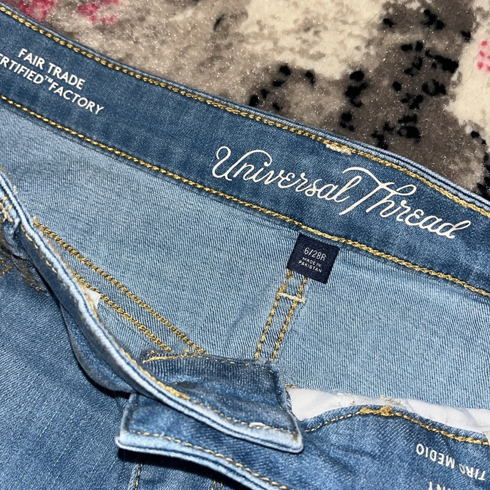 Universal Thread Mid Rise Skinny Jeans 🍁 - Picture 4 of 8
